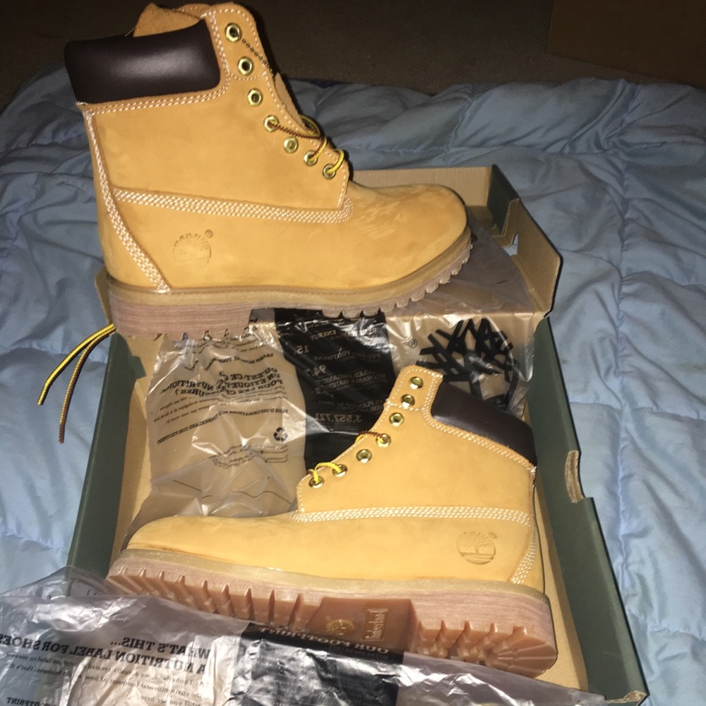 Timberlands 6” wheat waterproof boots